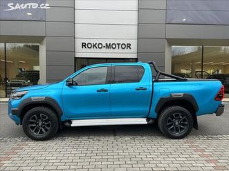 toyota hilux 2,8 invincible