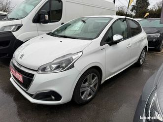 208 style 1.6 blue hdi 75 radar recul attelage col de cygne navigation 3d connectee clim regulateur limiteur allumage auto des feux detetecteur pluie garantie 1