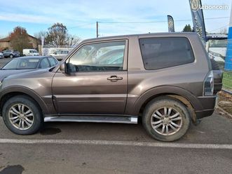 véhicule 4x4 mitsubishi pajero