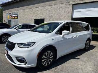 2022 chrysler pacifica hybrid touring l