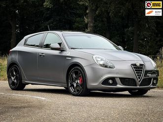 alfa romeo giulietta - 1.7 tbi quadrifoglio verde | matt grijs | bose | panorama | leder / alcantara | navi | cli