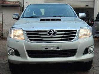 toyota hilux automatik 2015 4 doors