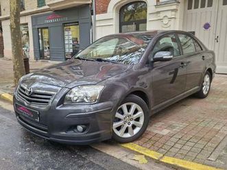 toyota avensis mc 126 cv d-4d linéa sol / carplay / regulateur de vitesse / camera