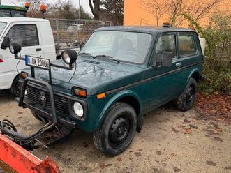 lada-niva-4x4-winterdienst