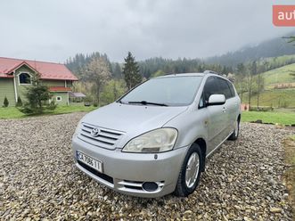 toyota avensis verso 2003