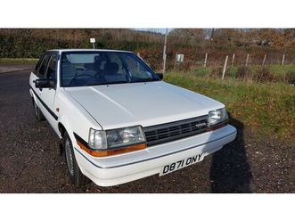 1987 toyota carina blanc manuel, 5 vitesses conduite à dr...