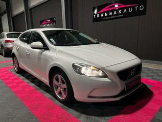 volvo v40 t3 150 cv momentum + distribution à jour + caméra de recul + radars de recul