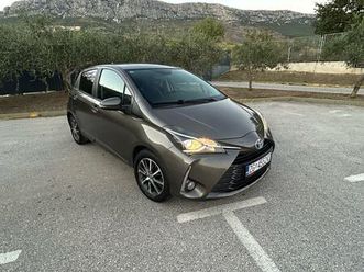 toyota yaris 1,5 automatik hibrid tvornicko jamstvo reg do 11/26, 2019 god.