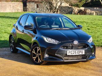 toyota yaris design hatchback's 1.5 vvt-h design e-cvt euro 6 (start/stop) 5dr