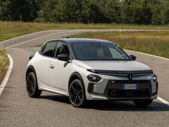 ypsilon nuova ypsilon 100% elettrica - pack tech & drive