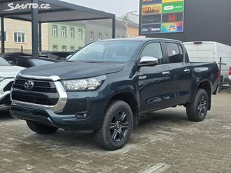 toyota hilux 2.8 d-4d manuál active skladem