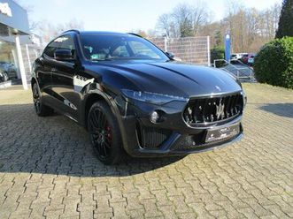 maserati levante gts v8/panoramadach