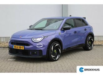 abarth 600e 280 pk scorpionissima 54 kwh / navigatie / camera / sportstoelen / elektr. kofferklep / pdc v+a / stuur -en stoelverwarmd / dodehoek / 20'' lmv