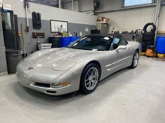 2004 chevrolet corvette convertible - 6 spd manual