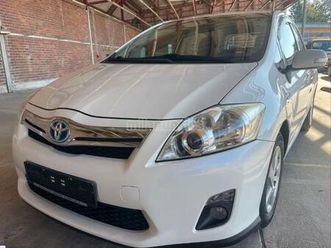 toyota - auris 1.8 hibrido active