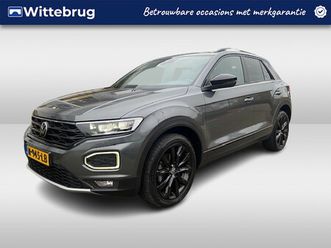 volkswagen t-roc 1.5 tsi 150pk sport / black style / led / leer / navigatie / parkeersensoren v+a / 18 lmv