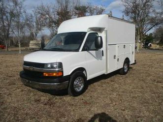 2017 chevrolet express 3500 cutaway utility van
