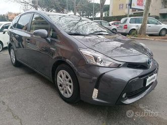 toyota prius + 1.8 hybrid lounge