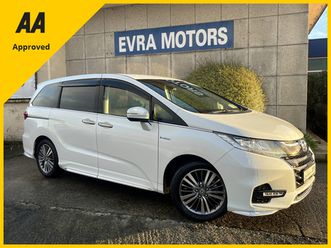 8 seater absolute automatic hybrid 2.0 petrol //keyless entry//reverse camera//adaptive cruise control//electric drivers seat//