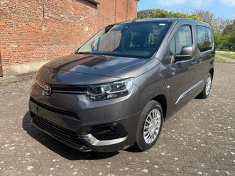 toyota proace city verso l2 shuttle