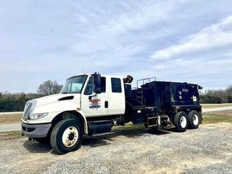 2010 international 4400 pothole repair truck 100k miles