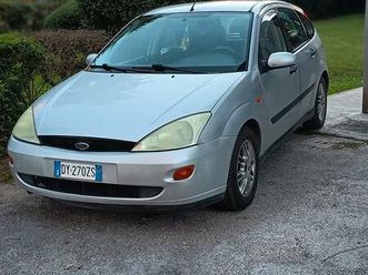 ford focus '2000 leggere bene