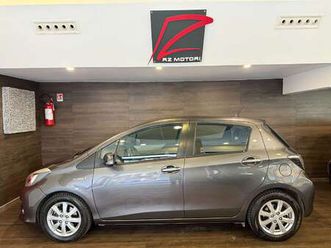 yaris 5p 1.5h lounge+1 pro*-gomme nuove-automatica