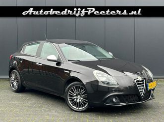 alfa romeo giulietta - 1.4t automaat leder navi cruise pdc 4s-banden afn.tekhaak