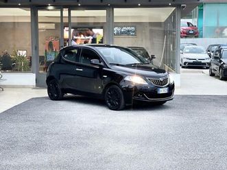 lancia ypsilon 1.0 hybrid 69cv e6 neo - 2022