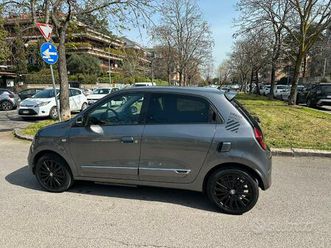 renault twingo electric urban night