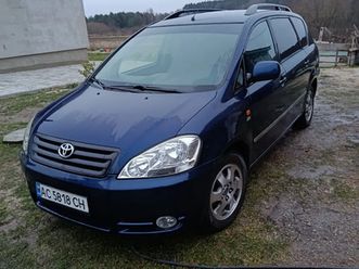 toyota avensis verso 2003