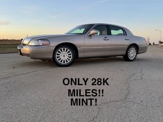 2003 lincoln town car executive