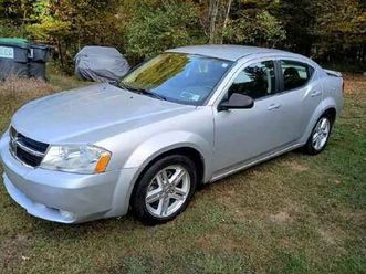 2009 silver to dodge avenger.