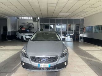 v40 cross country 2.0 d4 momentum 190cv geartronic