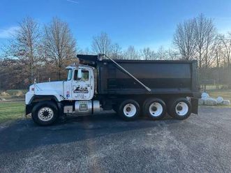 2000 mack rd tri axle dump