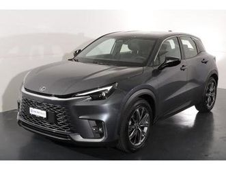 lexus lbx 1.5 hybrid relax awd: réserver un essai sur route !