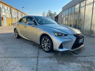 lexus is300h da vedere