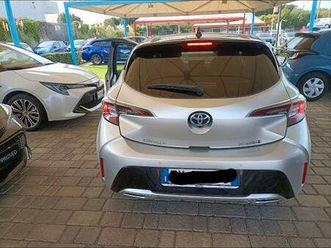 toyota corolla lounge hybrid 2000 180 cv