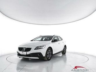 volvo-v40-cross-country-d2-business-plus