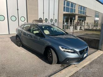 volvo v40 cross country d3 geartronic summum