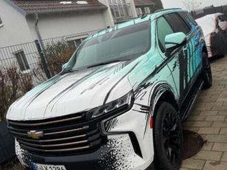 chevrolet tahoe vollfoliert mit 22 zoll felgen