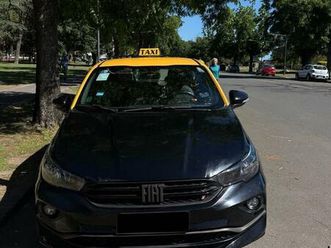 vendo fiat cronos + chapa taxi vieja