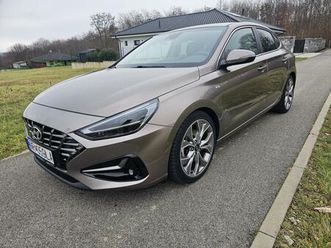 hyundai i30 fastback sedan 117kw manuál