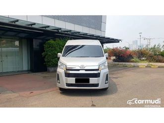 2023 toyota hiace 2.8 premio van diesel 12 seater like new record