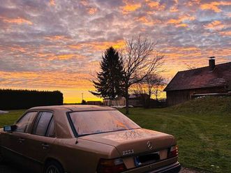 oldtimer. mercedes daimler-benz e300 / w124