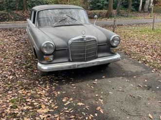 ② mercedes 200d w110 heckflosse — oldtimers & ancêtres — 2ememain