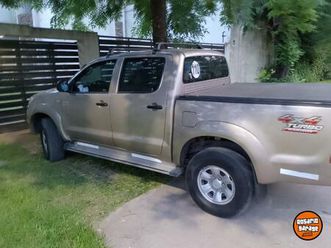 toyota hilux sr 4x4 abs