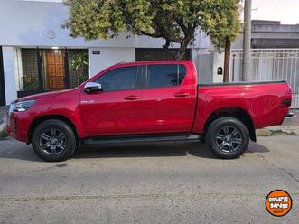 vendo toyota hilux .