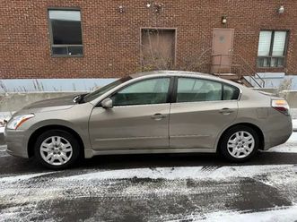 2012 nissan altima 2.5 s low mileage/bas kilométrage