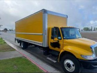 2017 international durastar 4300 – blown motor – liftgate – clean body